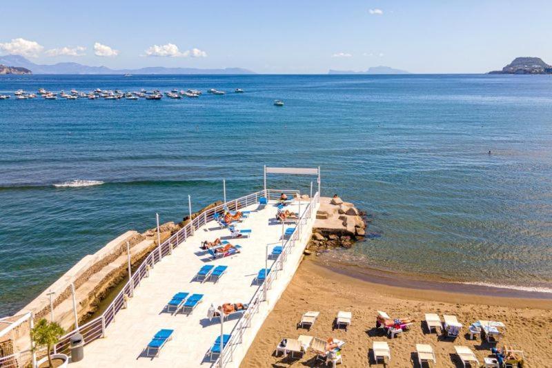 Casa Vacanze Alma B&B Grazioso Appartamento Sul Lungomare Di Pozzuoli A 300Mt Dal Centro E Dal Rione Terra By Movery Екстер'єр фото