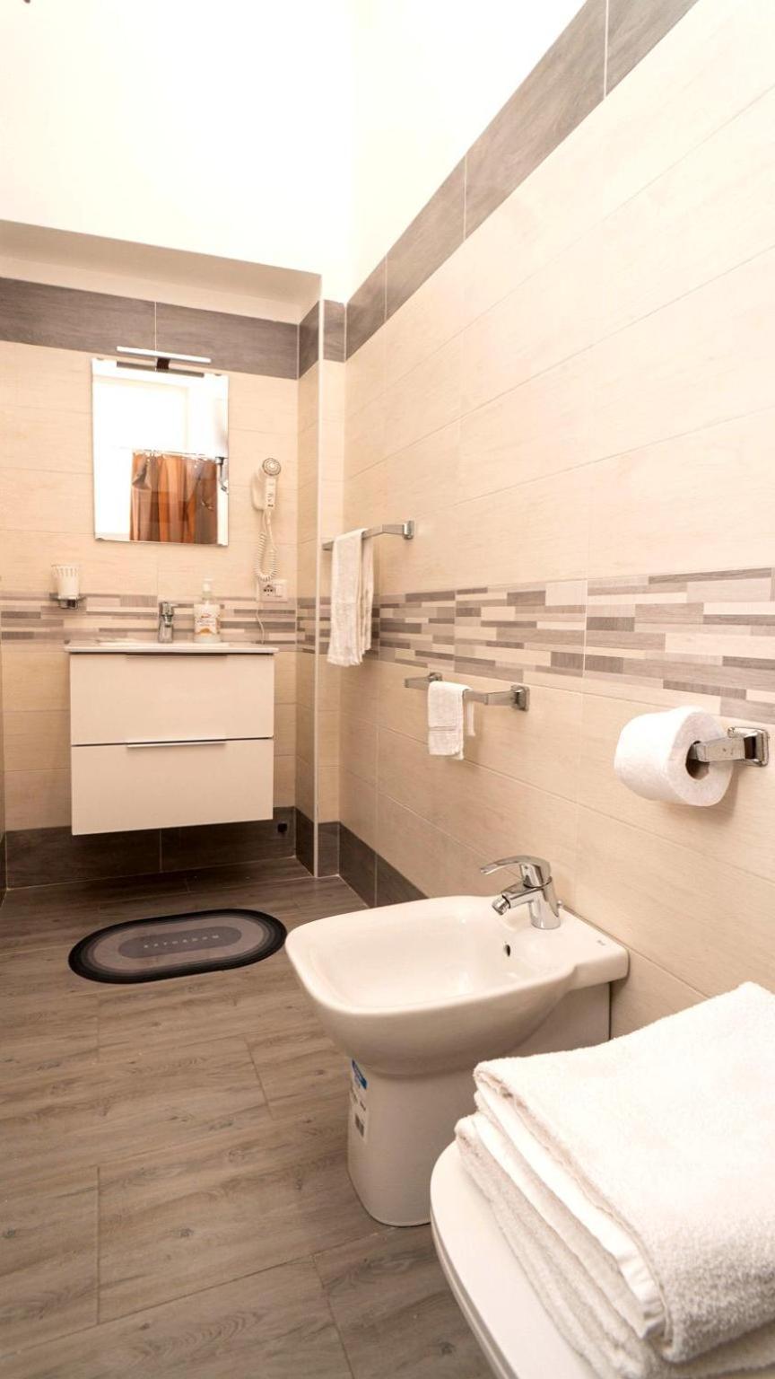 Casa Vacanze Alma B&B Grazioso Appartamento Sul Lungomare Di Pozzuoli A 300Mt Dal Centro E Dal Rione Terra By Movery Екстер'єр фото